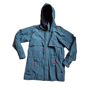 Eddie Bauer size medium, vintage goretex jacket vented and zip pockets